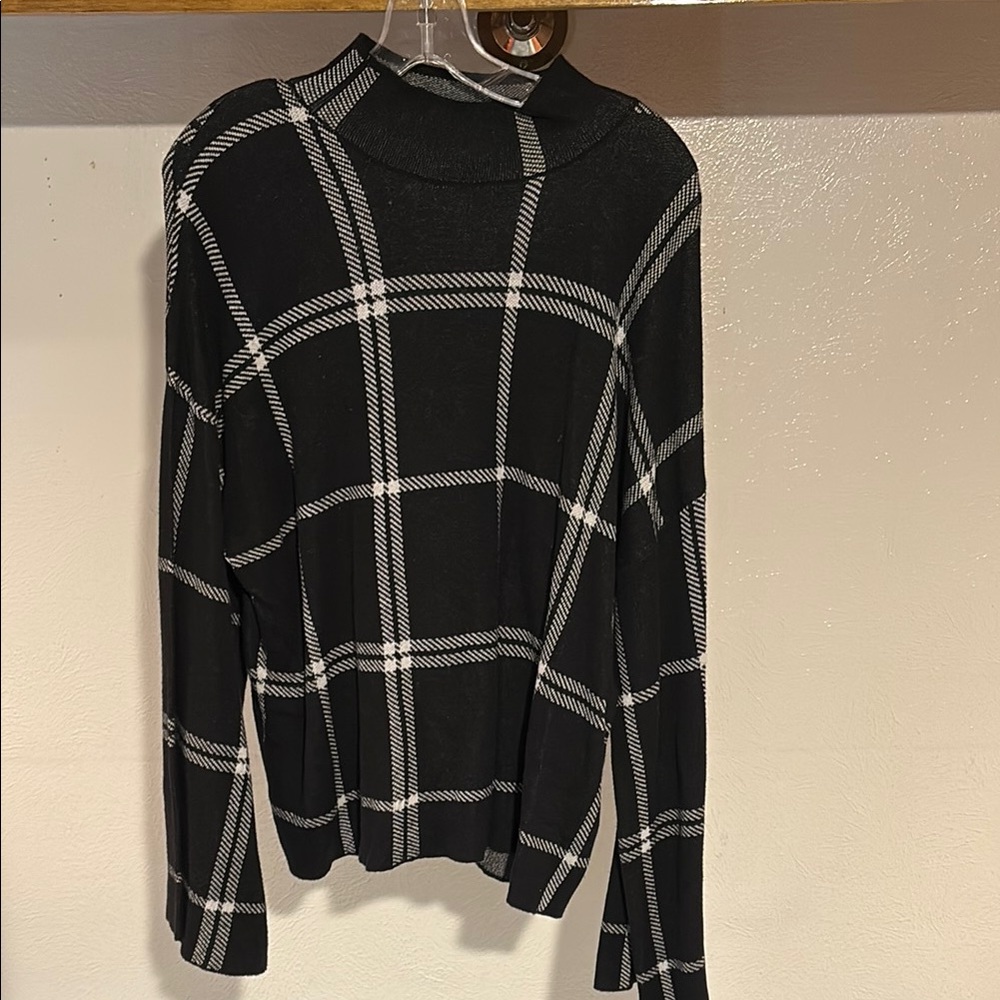 Black and White Plaid Women's Sweater + Pant SET
